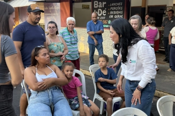 Foto - Primeira-dama do Estado visita Taiúva e destaca programa de qualificação profissional