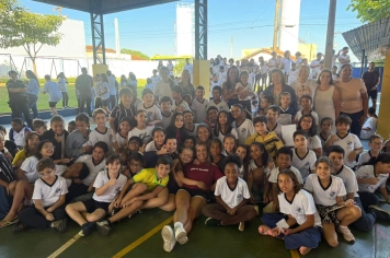 Foto - Caravana do Esporte reúne alunos e comunidade em Taiúva no Dia do Desafio 2026