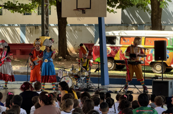 Foto - Um dia de muita alegria marca o encerramento da Semana das Crianças em Taiúva 