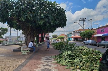 Foto - Manutenção de Vias Públicas e Praças
