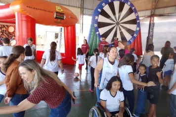 Foto - Caravana do Esporte reúne alunos e comunidade em Taiúva no Dia do Desafio 2026