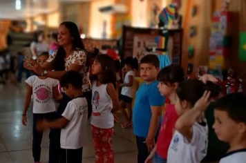 Foto - Projeto Arco-Íris destaca diversidade cultural em exposição aberta à comunidade