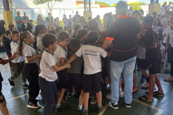 Foto - Caravana do Esporte reúne alunos e comunidade em Taiúva no Dia do Desafio 2026