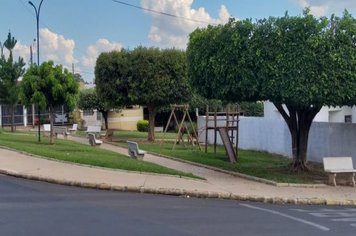 Foto - Manutenção de Vias Públicas e Praças