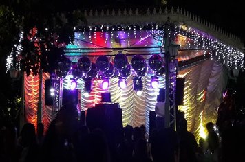 Taiúva  final de ano com fogos, luzes no cu e som!