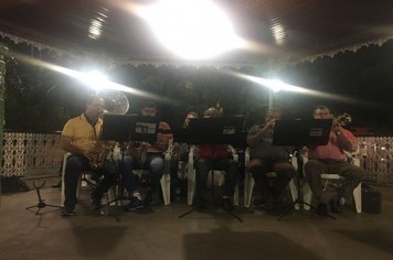Taiúva  banda 7 de maro se apresenta no coreto na praça!