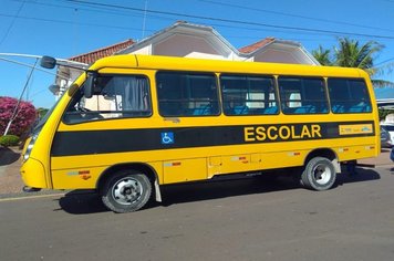 Taiúva  recebe ônibus escolar