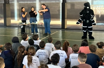 Saúde e Educação promovem ação de conscientização sobre a dengue em Taiúva