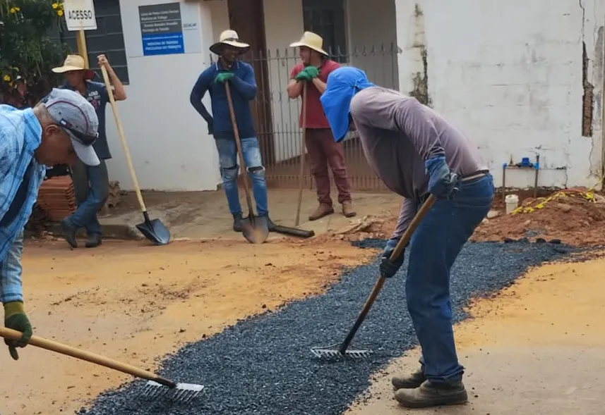 Prefeitura de Taiúva realiza operação tapa-buracos em diversos pontos da cidade
