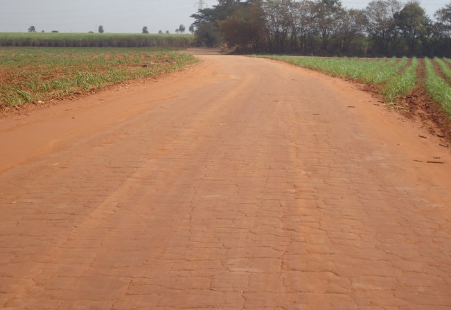 Taiúva- estradas municipais esto sendo recuperadas!