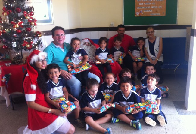 Taiúva  papai noel visita as escolas municipais