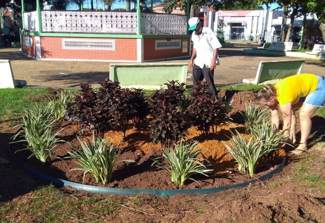 Taiúva  praça 9 de julho recebe colorido!
