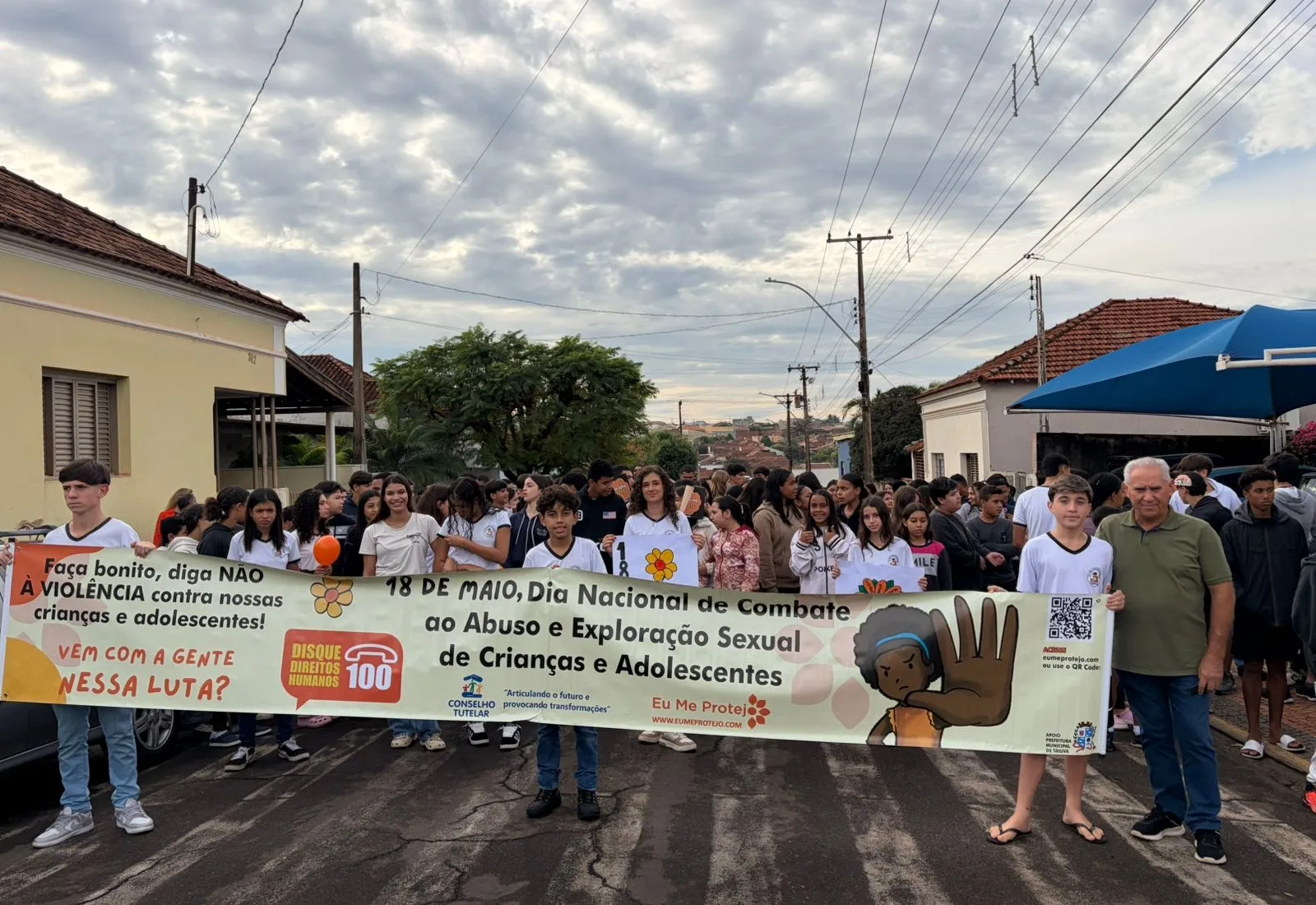Passeata e apresentações teatrais marcam ações do Maio Laranja