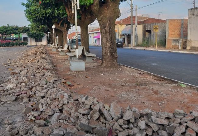 Taiúva- Iniciada a Reforma no Terminal Rodoviário!!